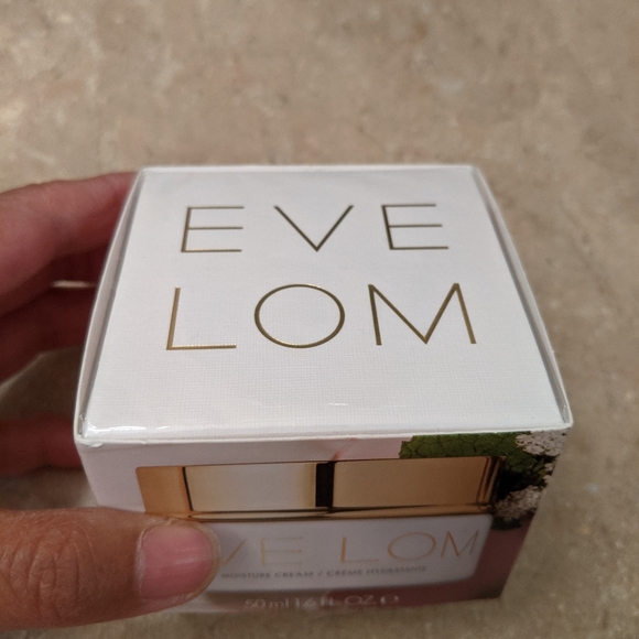 Eve Lom moisture cream - Picture 2 of 3